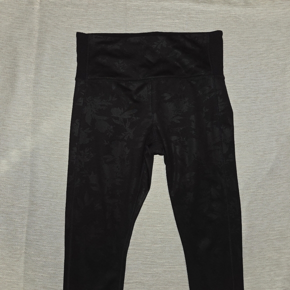 Athleta black floral print leggings with ankle keyhole small - Picture 6 of 9